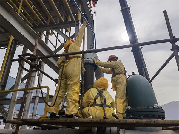 1622191802545284.jpeg 5-對(duì)管道進(jìn)行安裝.jpg